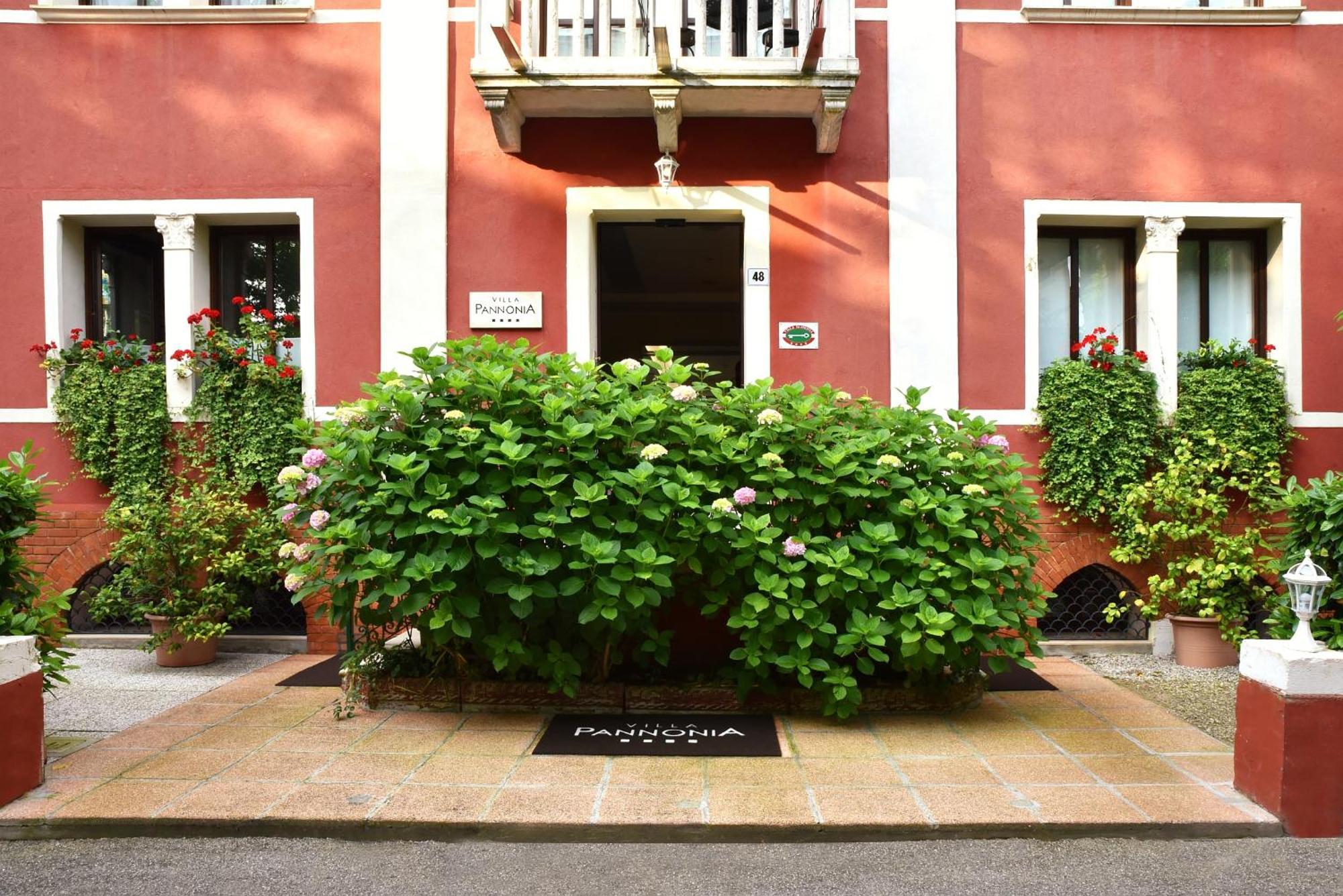 Pannonia Hotel 4*